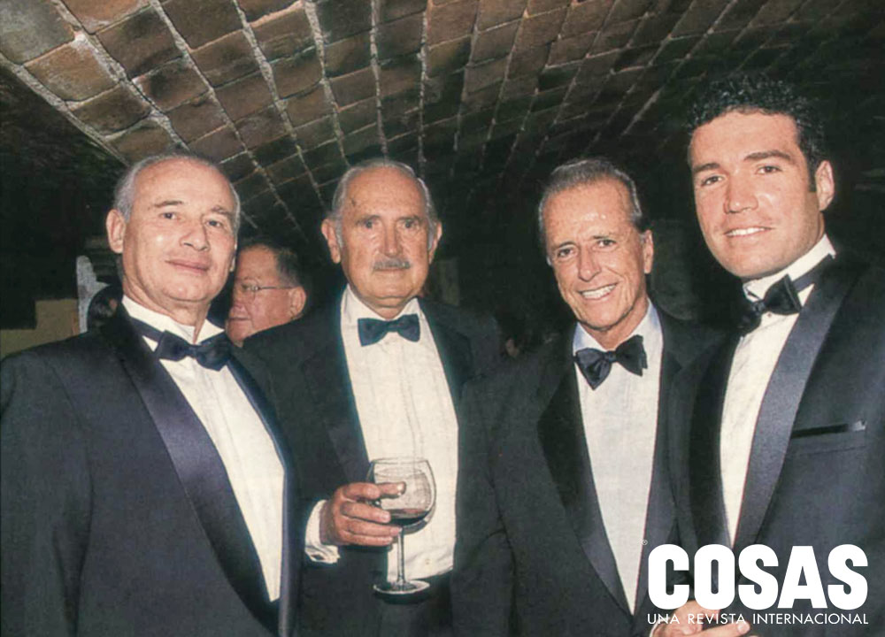 Salvador del Solar, Alfredo Granda, Raúl Modenesi y Salvador del Solar Labarthe, en la cena de gala de fin de milenio de Alfredo Granda, 2000.