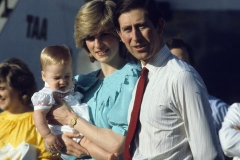 Carlos, Diana y el príncipe William de bebé en Australia.