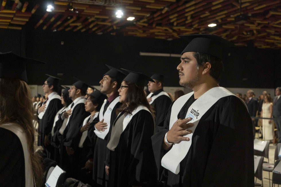 La entrega de diplomas simbolizó el esfuerzo, la superación y el compromiso con la educación digital.