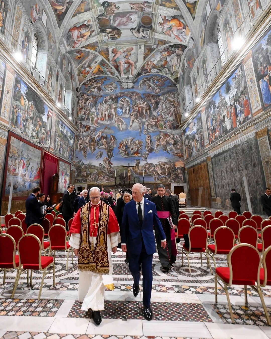 Papa León XIV y Charles III