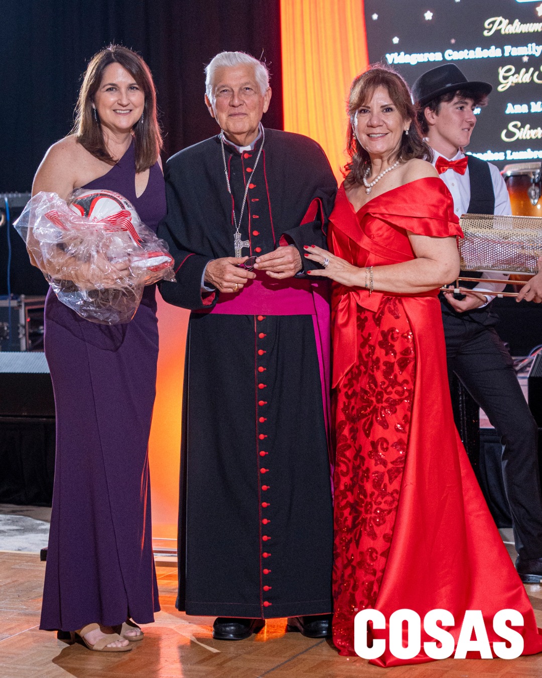 Carolina Raaijen, Monseñor Piñeiro y Sonia Lumbreras (Presidenta AEA)