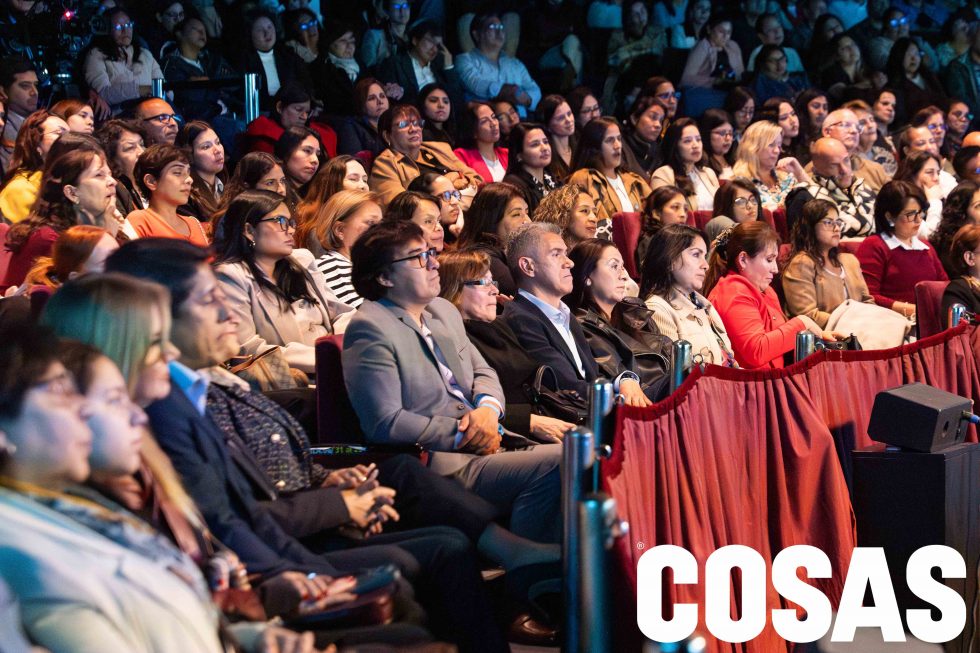 Asistentes atentos y conmovidos por las historias y reflexiones compartidas durante la jornada.