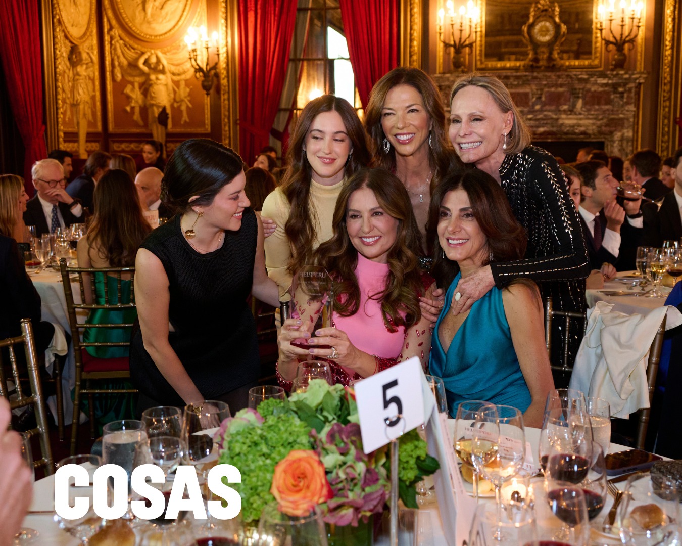 Detrás_ Sofía Hochschild, Heather Kerzner y Patica Jenkins. Delante_ Alexia Hochschild, Mariana Correa y Margot Zaidan