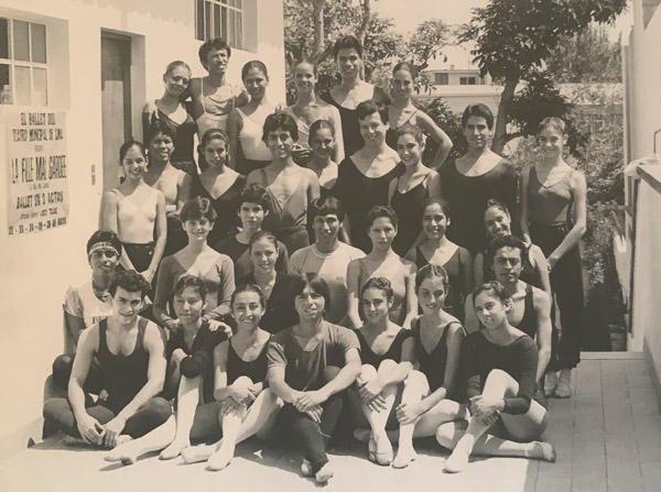 En la academia Lucy Telge con sus alumnas, en 1985.