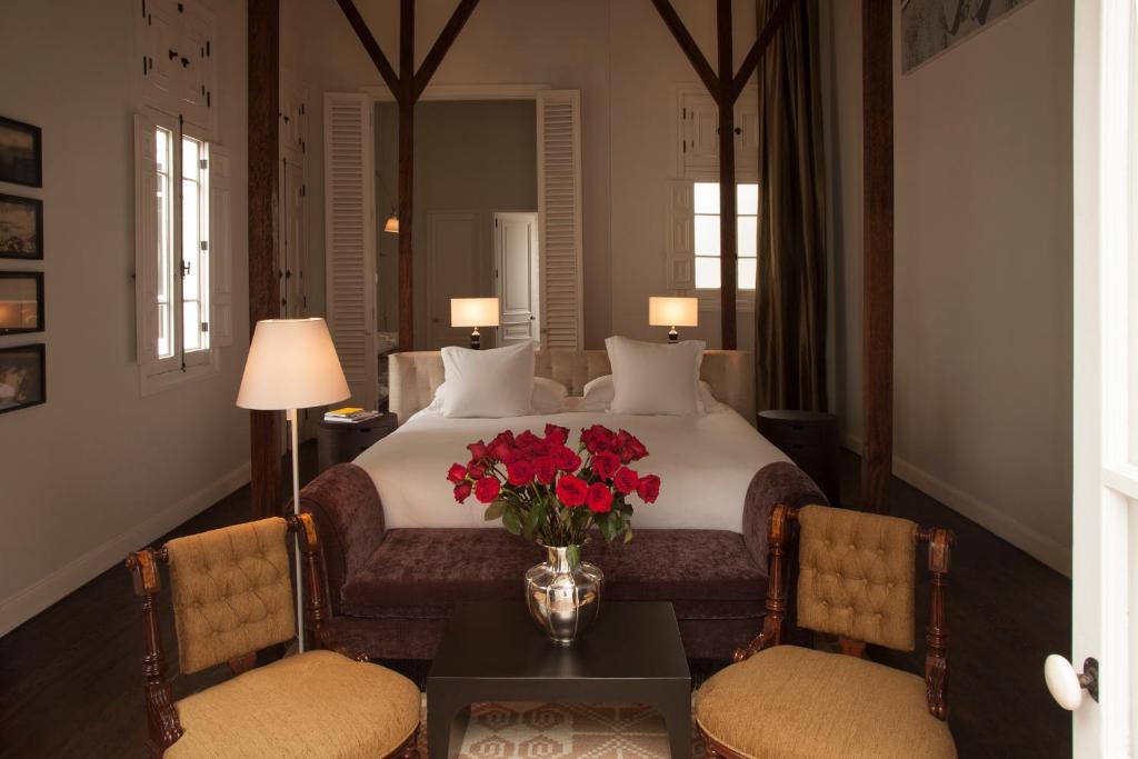 Habitación Atelier: elegancia, confort y una atmósfera que revive los viajes de antaño.