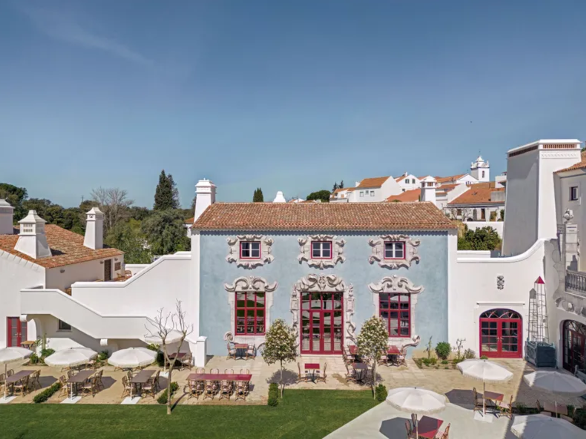 La Salvada la villa rosa de Christian Louboutin es un poema visual entre rice paddies y el Atlántico portugués.