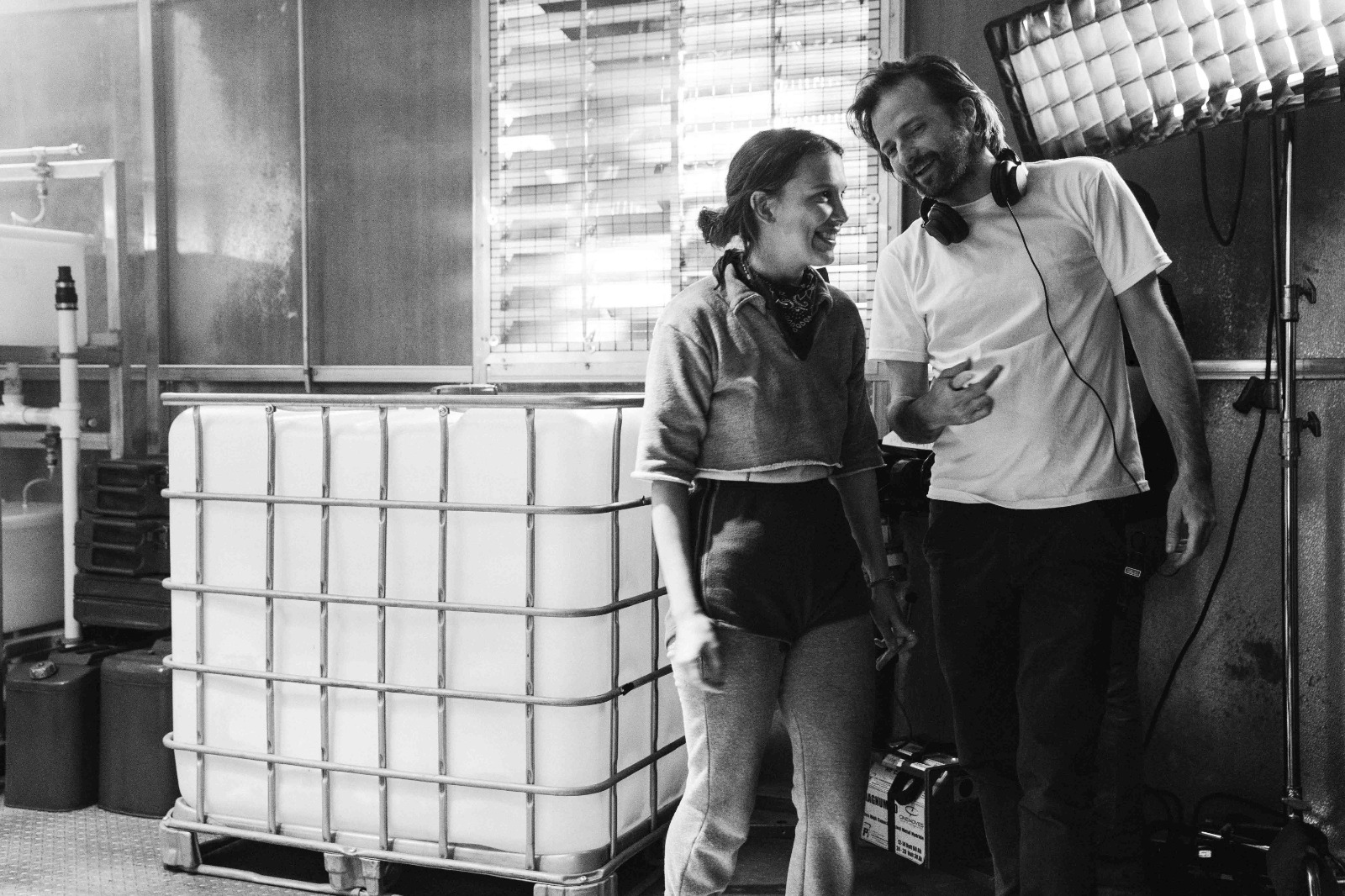 Millie Bobby Brown junto a Matt Duffer, creador de la serie: un momento que resume el crecimiento compartido entre actriz y creador de Stranger Things donde la ficción se construyó desde la confianza y el trabajo en familia