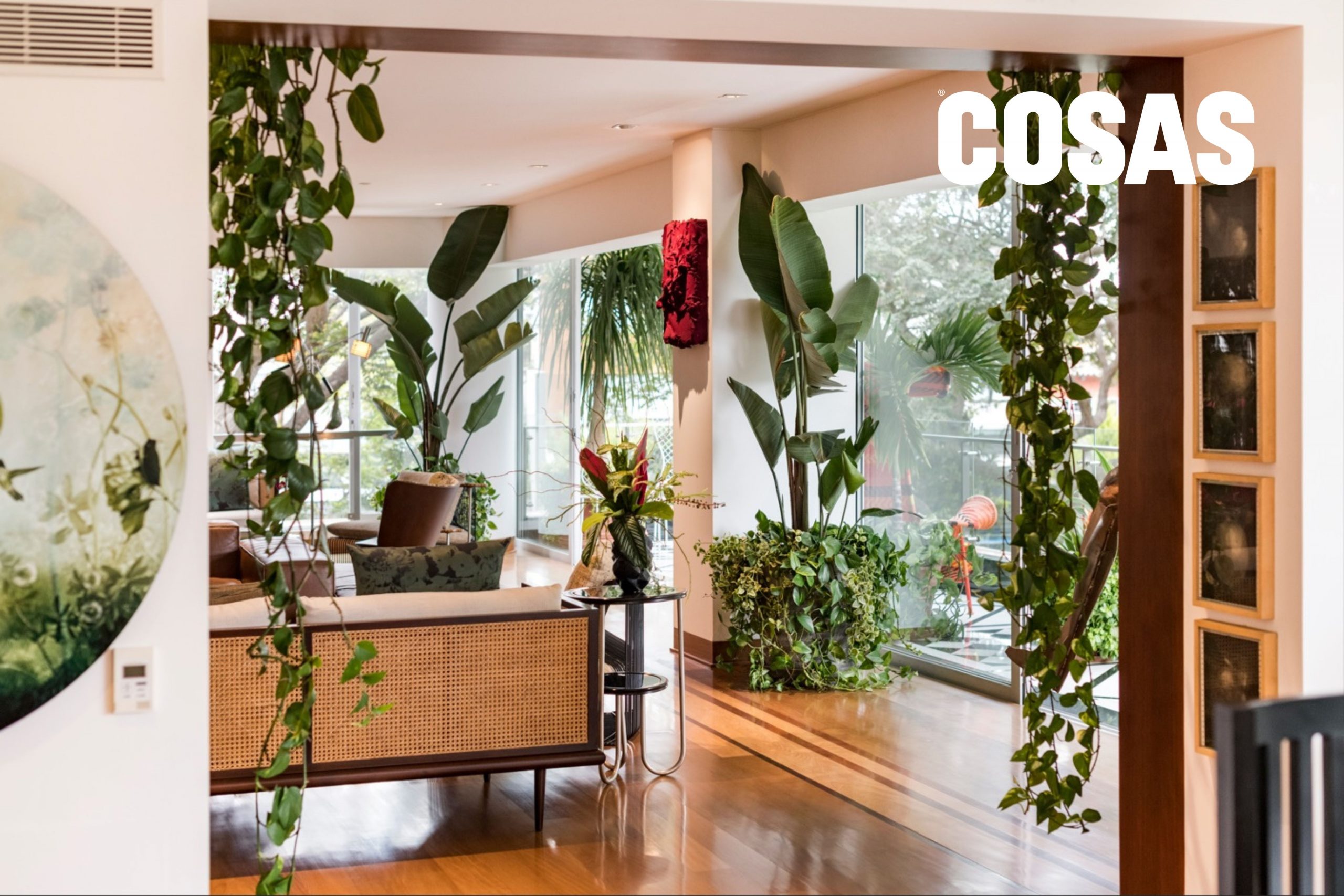 Calidez con propósito: piezas, texturas y vegetación diferentes que narran la historia del diseño interior.