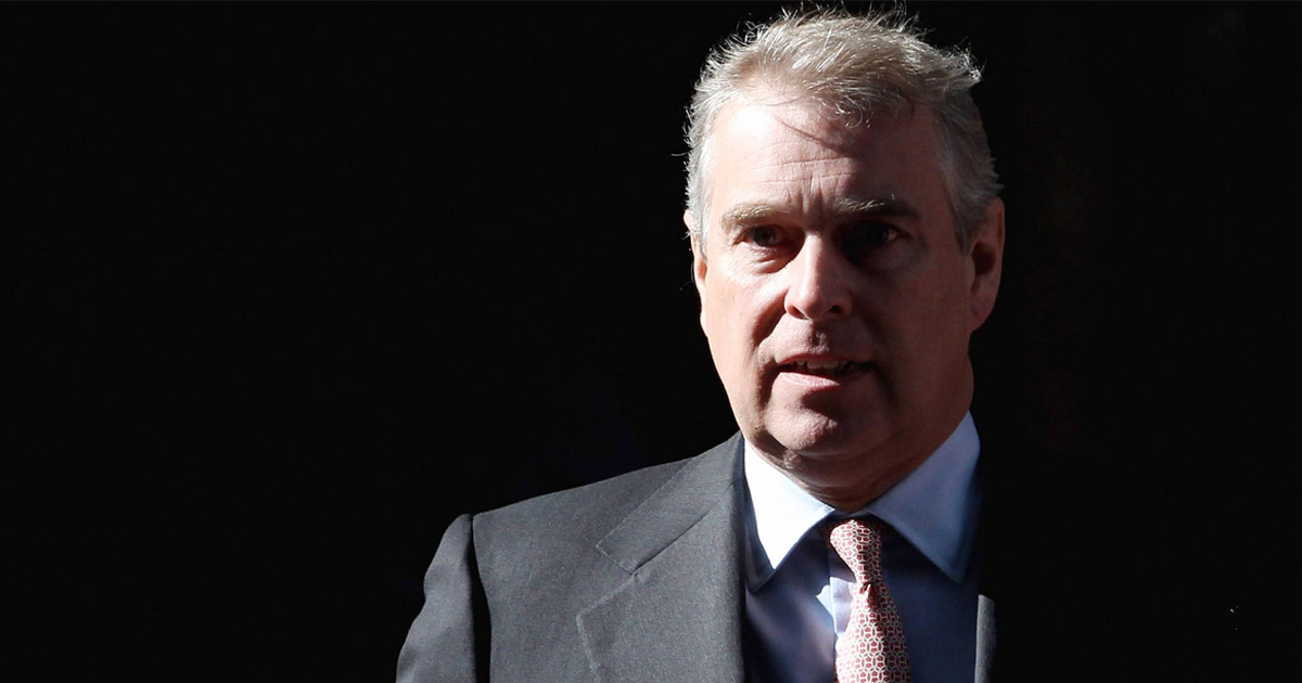 El príncipe Andrew fue despojado de sus títulos en la corona británica.