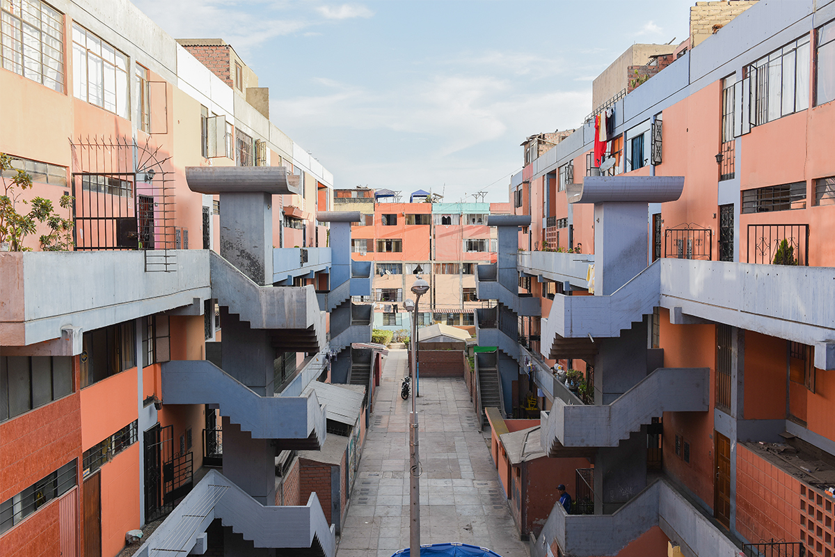 Unidad Vecinal Matute (1964), uno de los proyectos más representativos de  la vivienda social moderna en Lima.