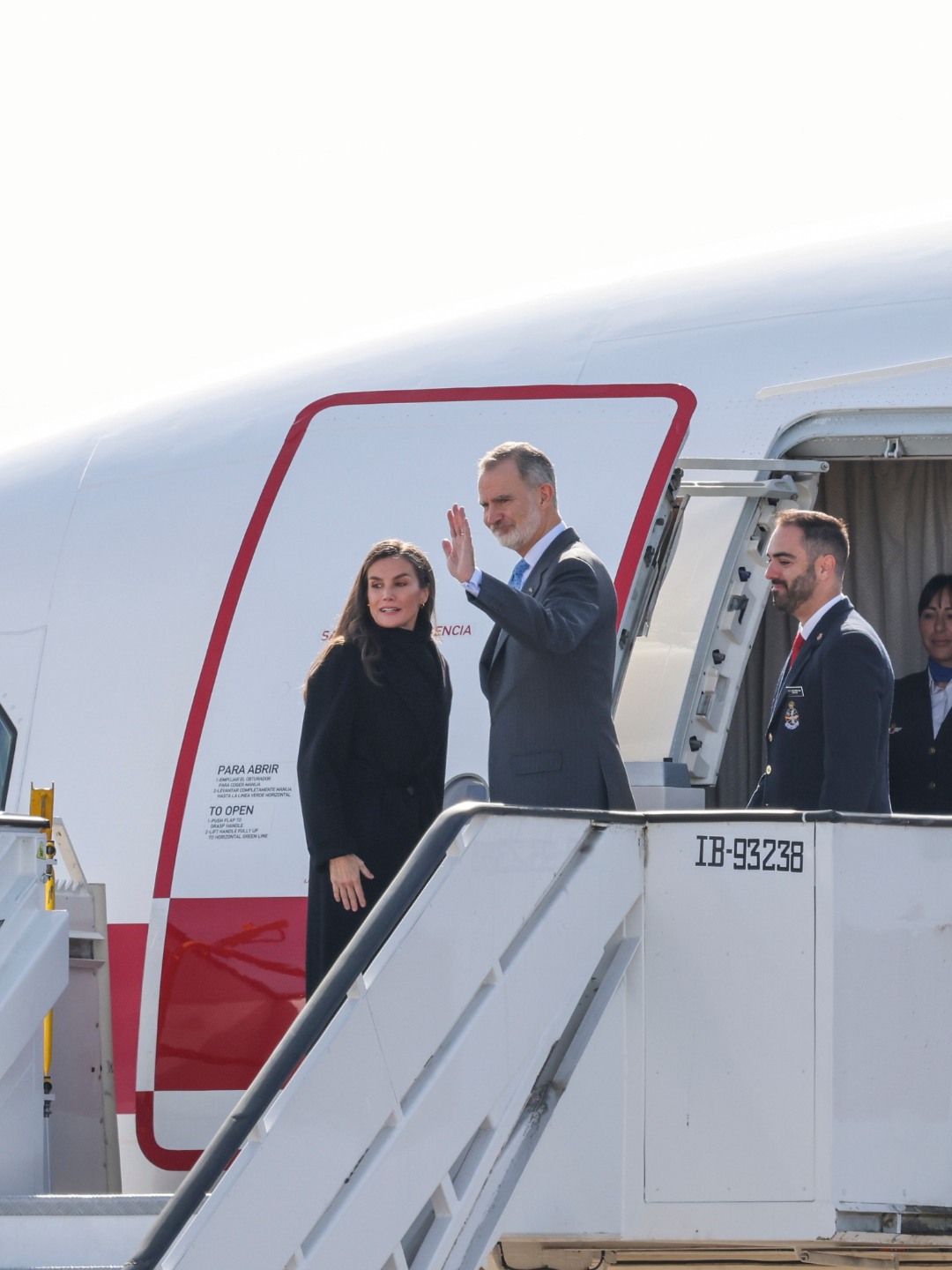 La Reina Letizia y el rey Felipe emprenden su primer viaje de estado a China 🇨🇳 con el objetiv (1)