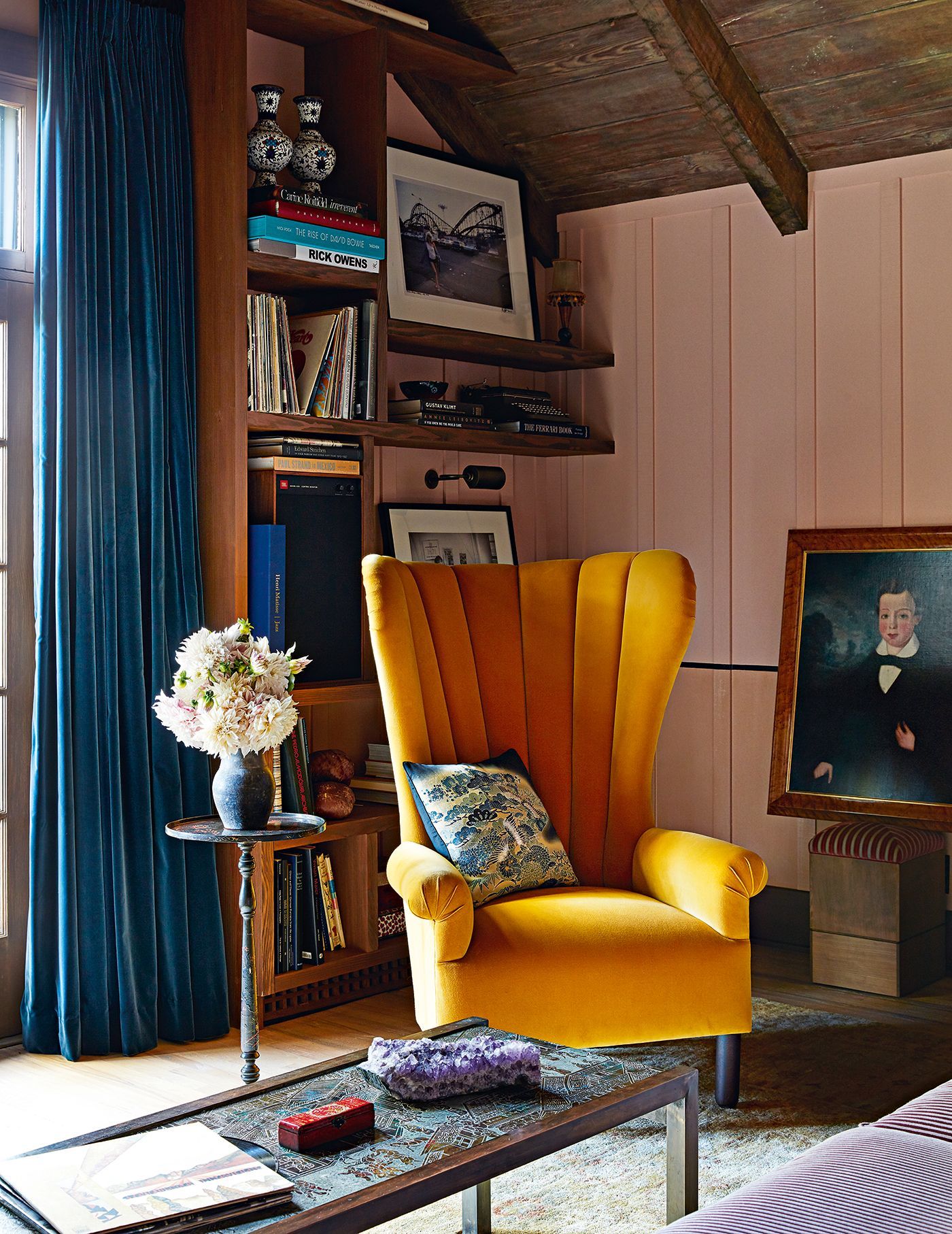 Rincones acogedores se reparten por toda la casa, invitando al descanso y la charla sin prisa.