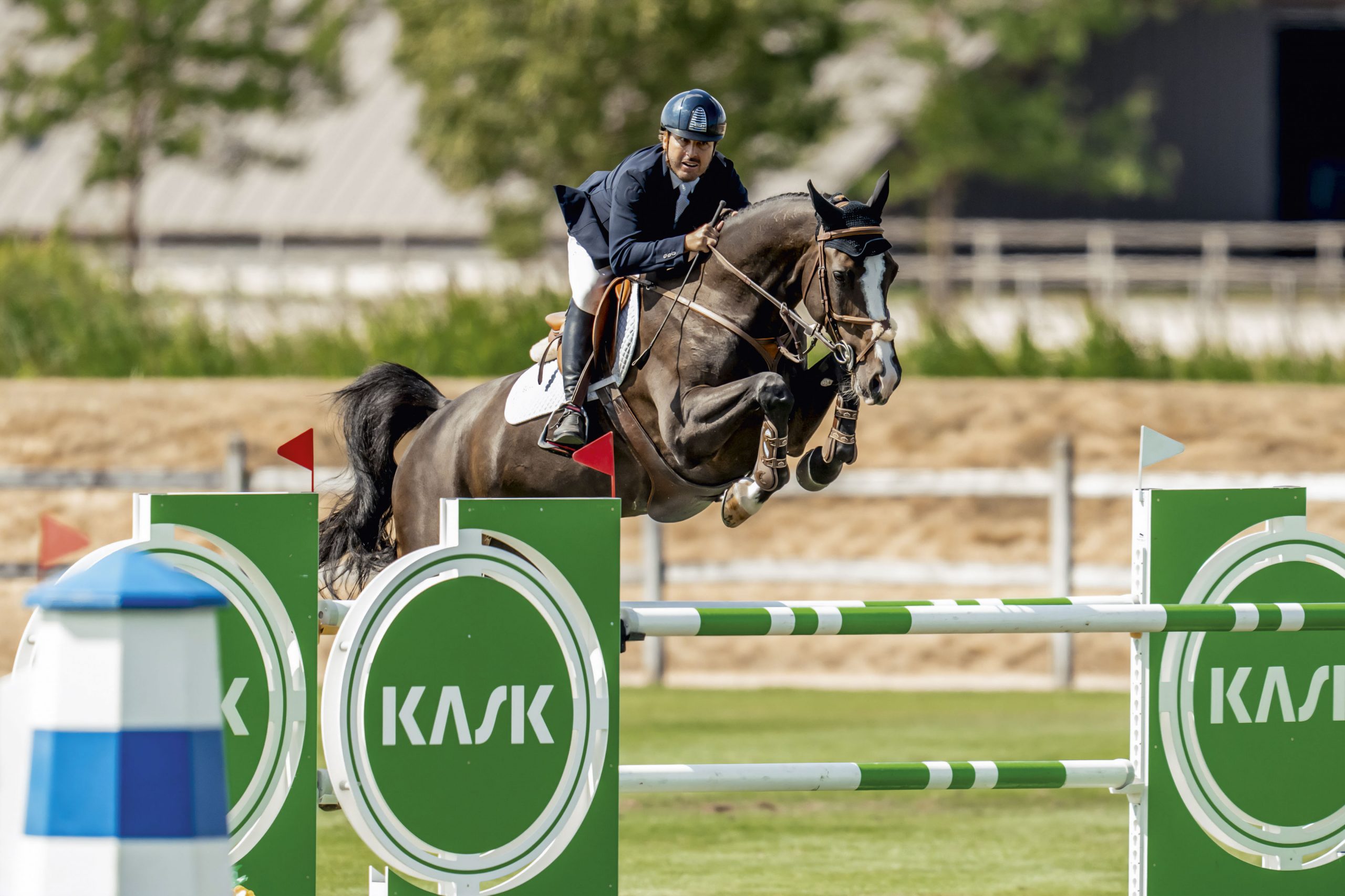 El jinete peruano en acción: precisión, ritmo y una lectura impecable del circuito.