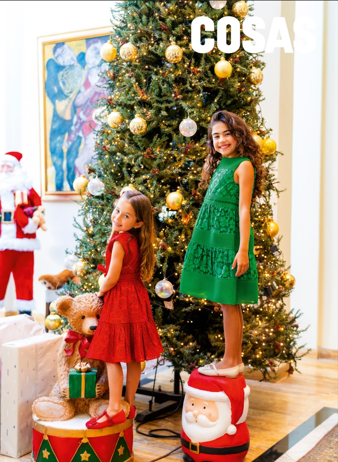 Victoria y Olivia Carrera, nietas de Pilar Deza, visitan a menudo su hogar, en especial durante estas fechas festivas. 
