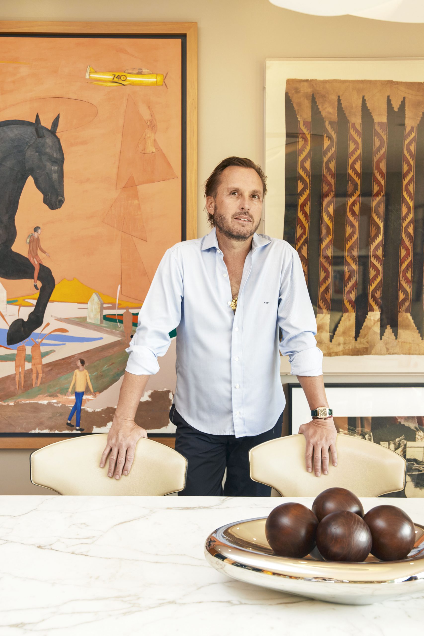 Un momento en casa: quietud, luz y el contraste con la intensidad del circuito ecuestre.