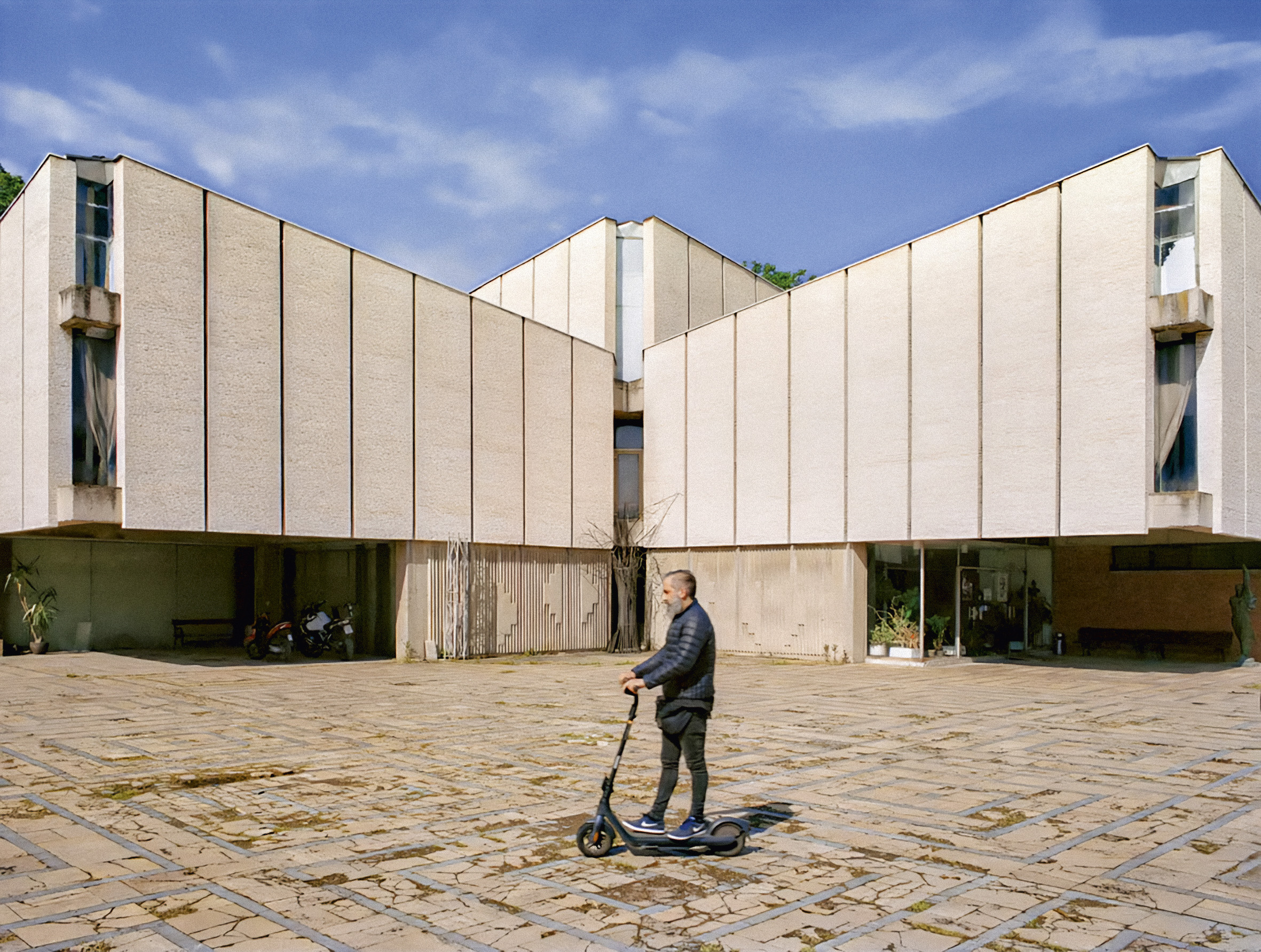 Museo de la República de Macedonia del Norte, 1971-1976, por Kiril Muratovski y Mimoza Nestorova-Tomic,