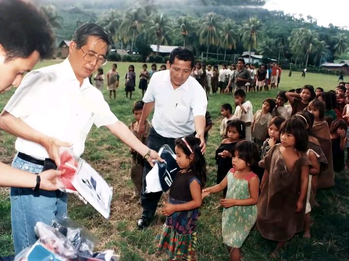 La cercanía importa: Absalón Vásquez apuesta por la memoria del legado rural de Alberto Fujimori para conectar con el voto fujimorista en provincias.