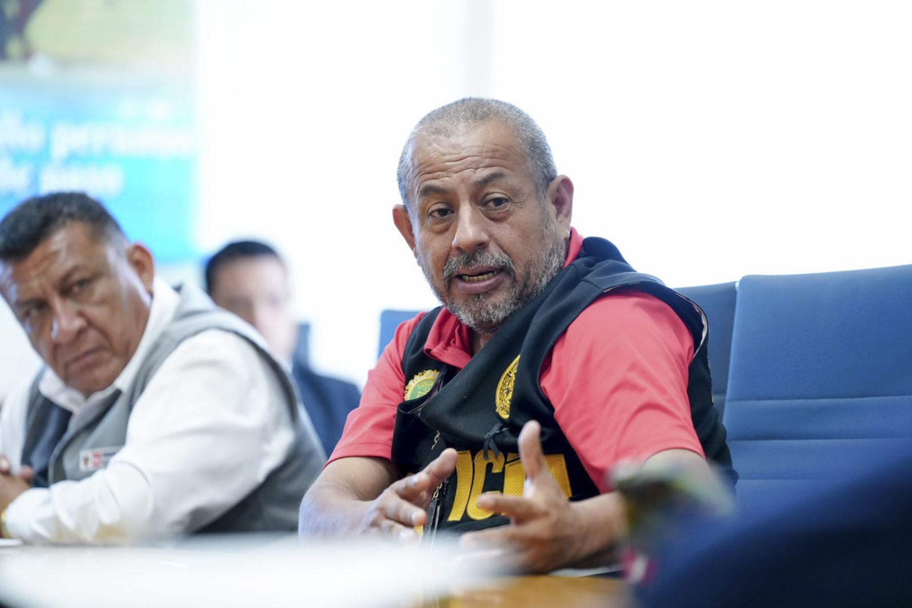 Víctor Revoredo Farfán, ahora general de la PNP, durante una de sus operaciones contra el crimen organizado.