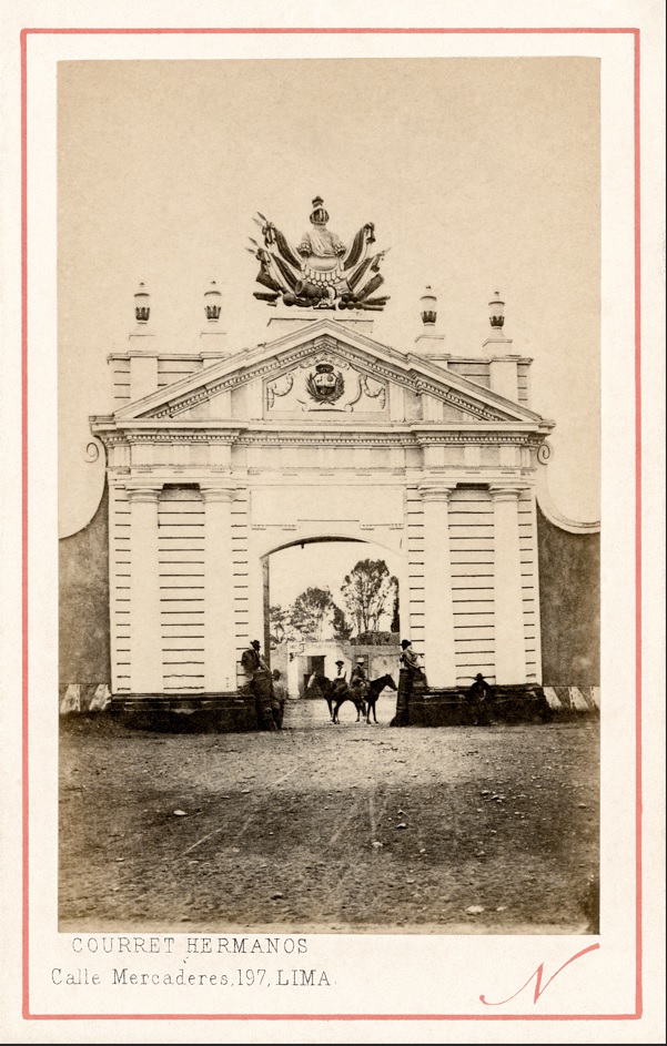 La Portada de Maravillas, fotografía de los hermanos Courret.