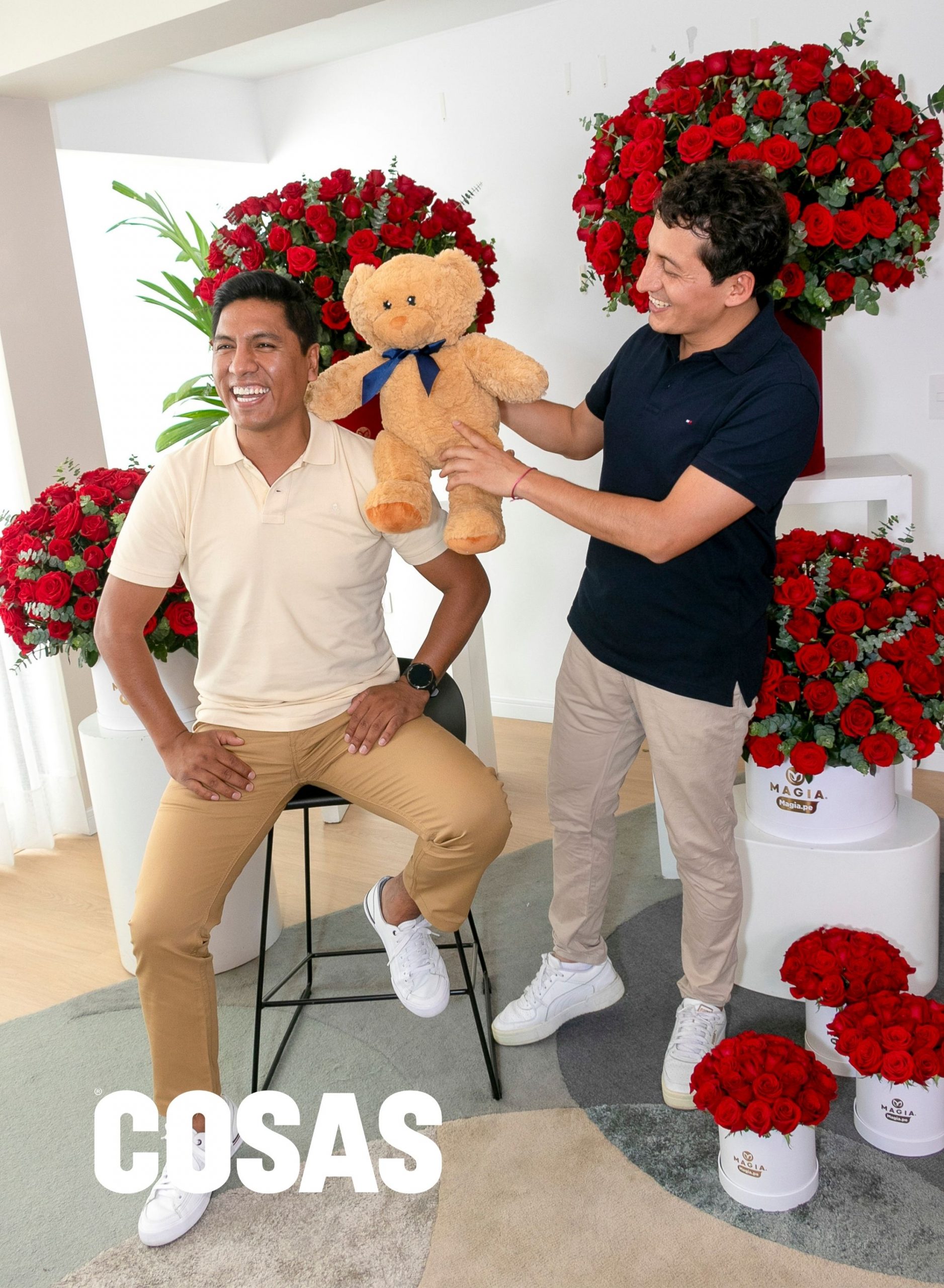 Guillermo Rivas y Ayrton Laura fundaron Magia.pe en una cochera de Surco durante la pandemia, con la visión de transformar el envío de flores en una experiencia de lujo.