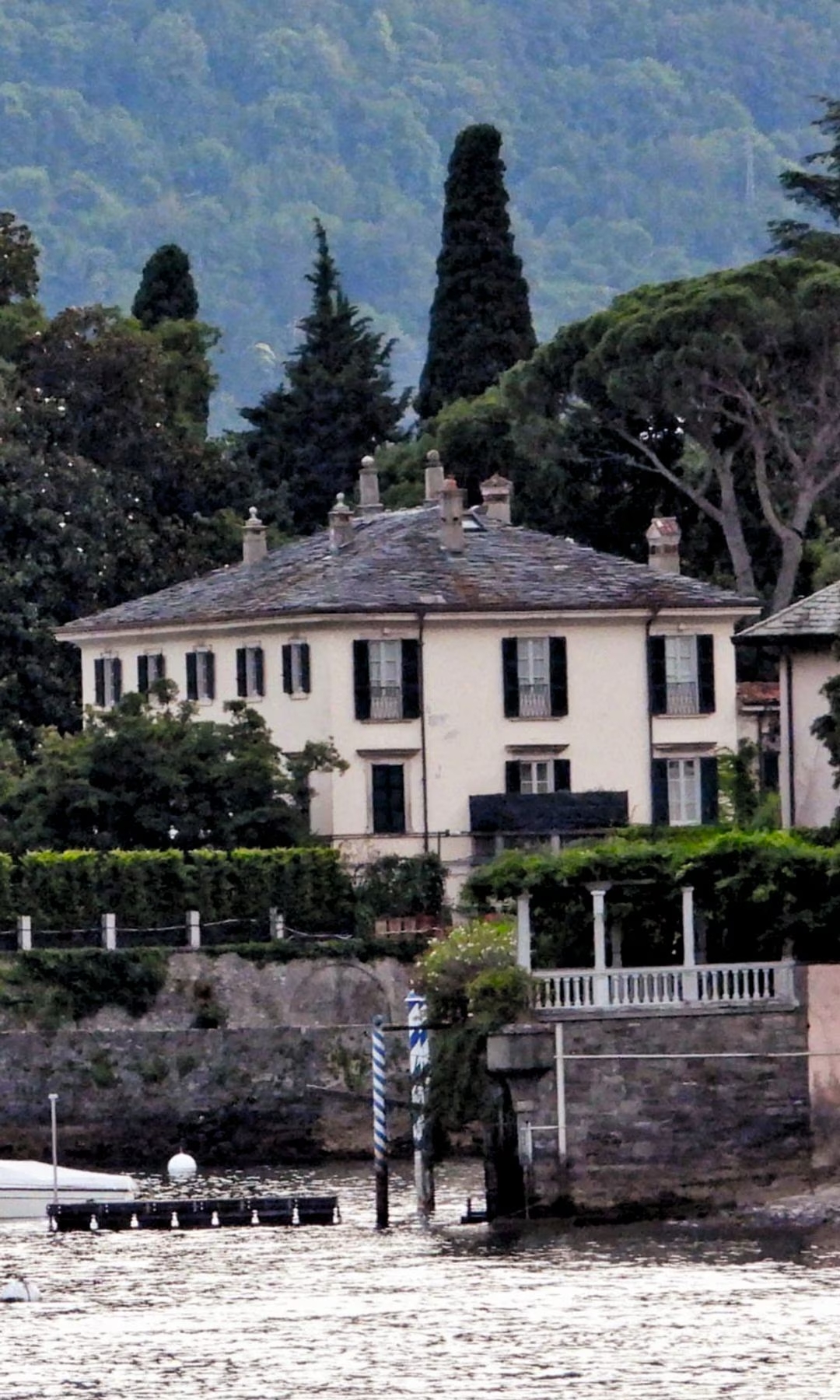 Desde 2002, la villa se ha convertido en el epicentro del círculo íntimo de George Clooney y sus invitados más cercanos.