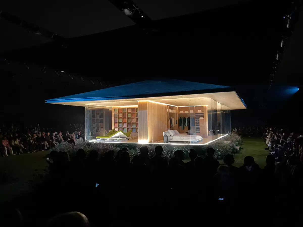 Pharrell convierte el desfile de Louis Vuitton FW26 en una casa contemporánea en París