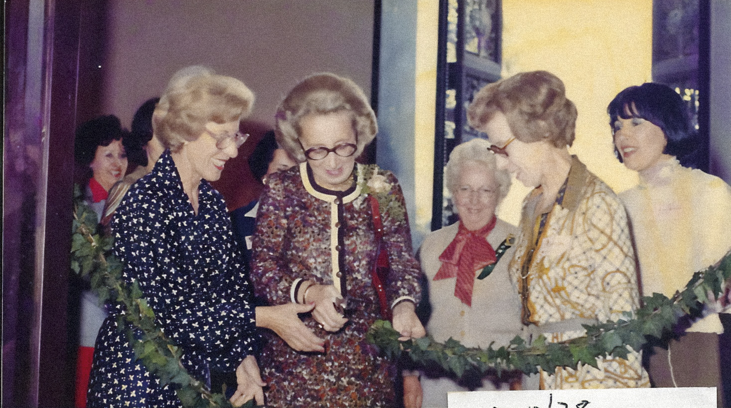 Generaciones de mujeres que han hecho florecer un legado: dedicación, aprendizaje y servicio a la comunidad.