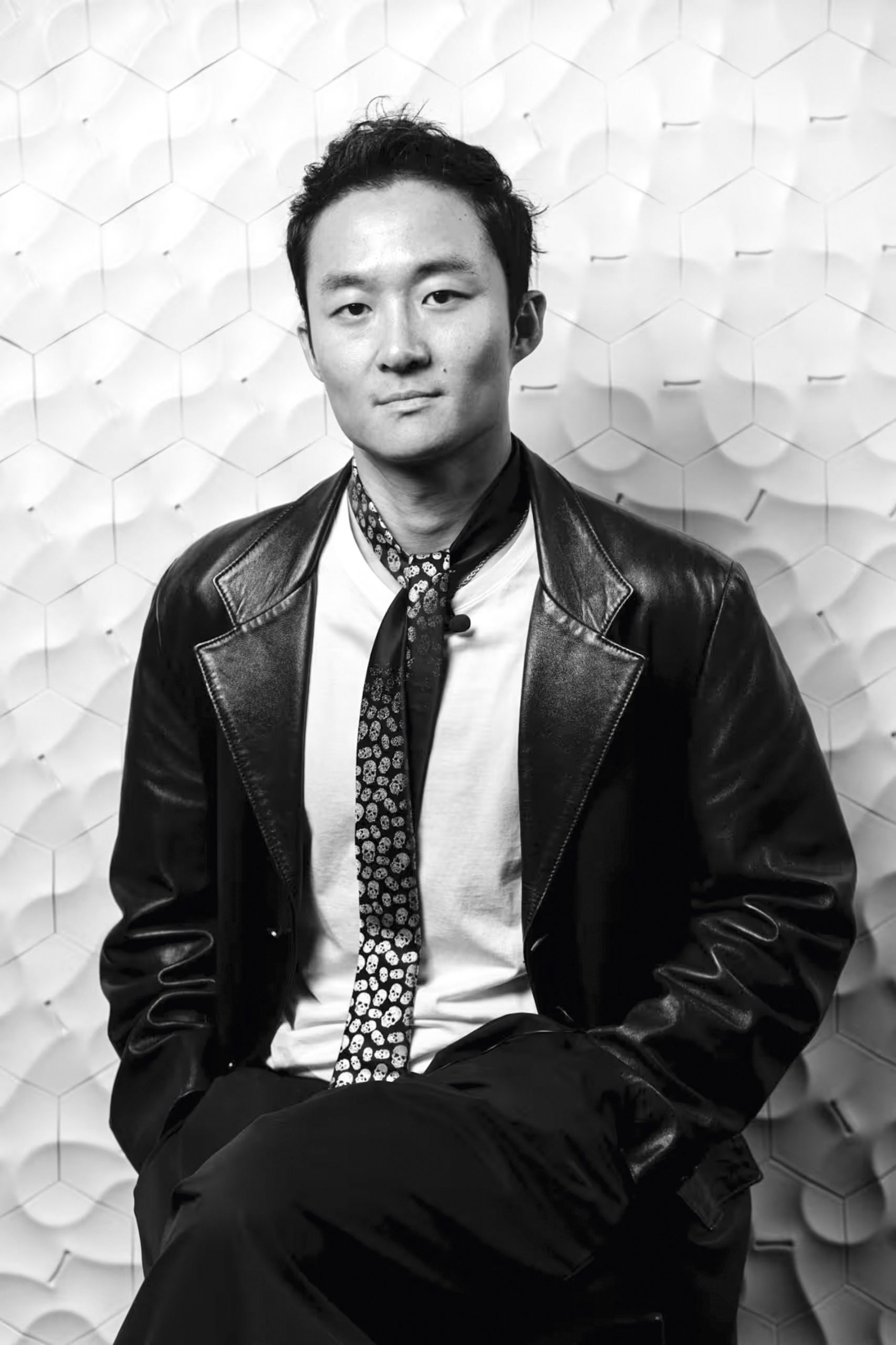 Kejun Li. Ingeniero chino convertido en diseñador, explora la geometría como forma de expresión. Cadenza in Matt Noir y Neo-baroqueism, presentado en SaloneSatellite, traducen cálculo estructural en juego formal.