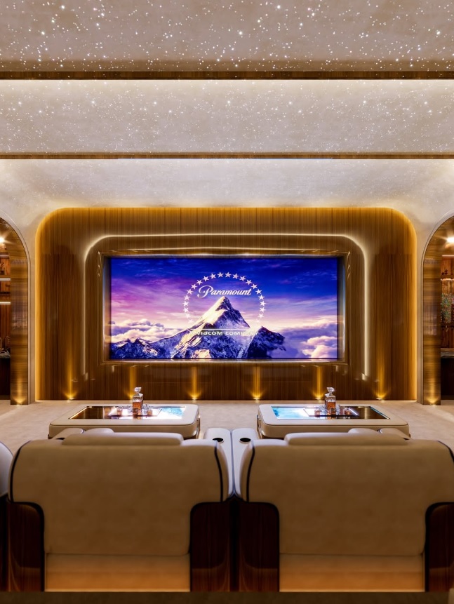 La residencia incluye una sala de cine privada, equipada con tecnología de última generación para disfrutar proyecciones en casa.