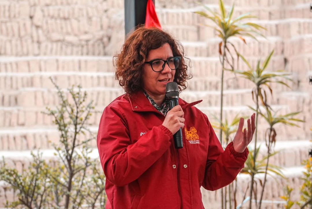Micaela Álvarez Calmet lidera el Museo de Sitio Huaca Pucllana, desde donde impulsa la investigación y difusión del patrimonio arqueológico de la Lima prehispánica.