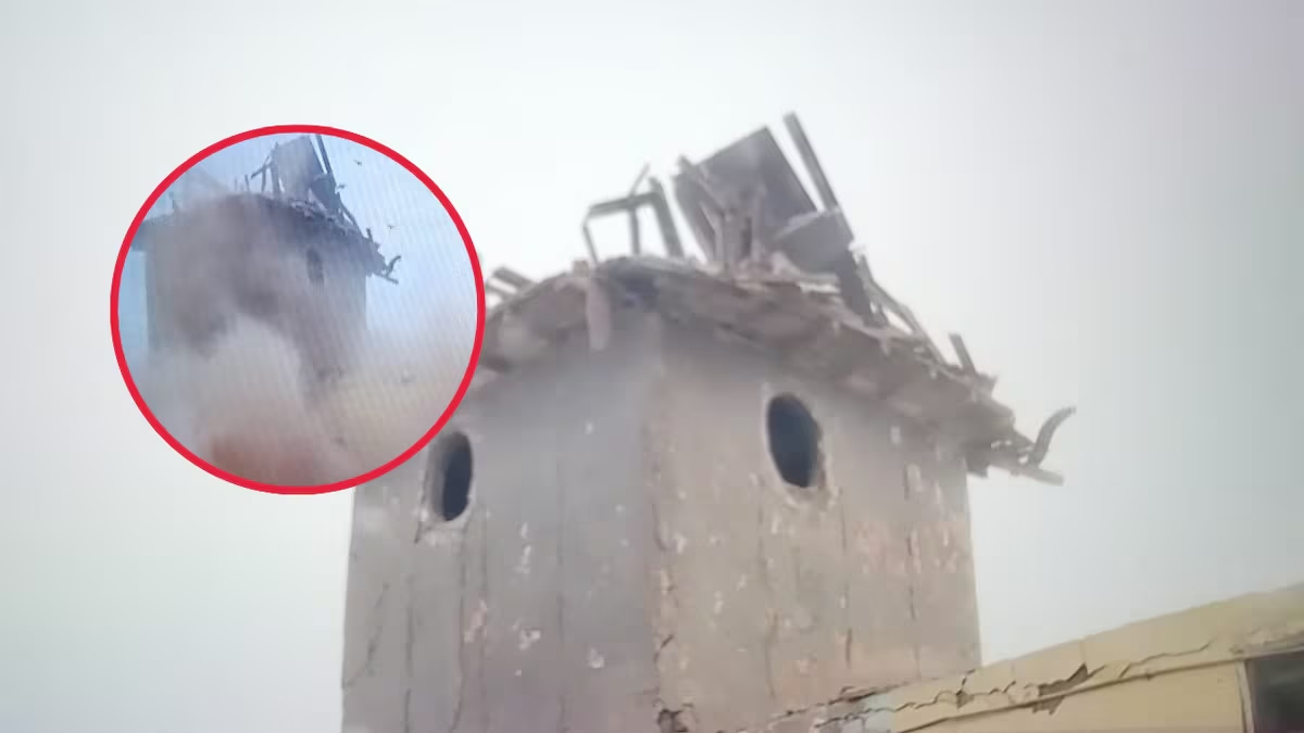 Momento del derrumbe de la cúpula del Mirador del Baratillo, una estructura de más de dos siglos ubicada en el jirón Casma, en el tradicional distrito del Rímac.