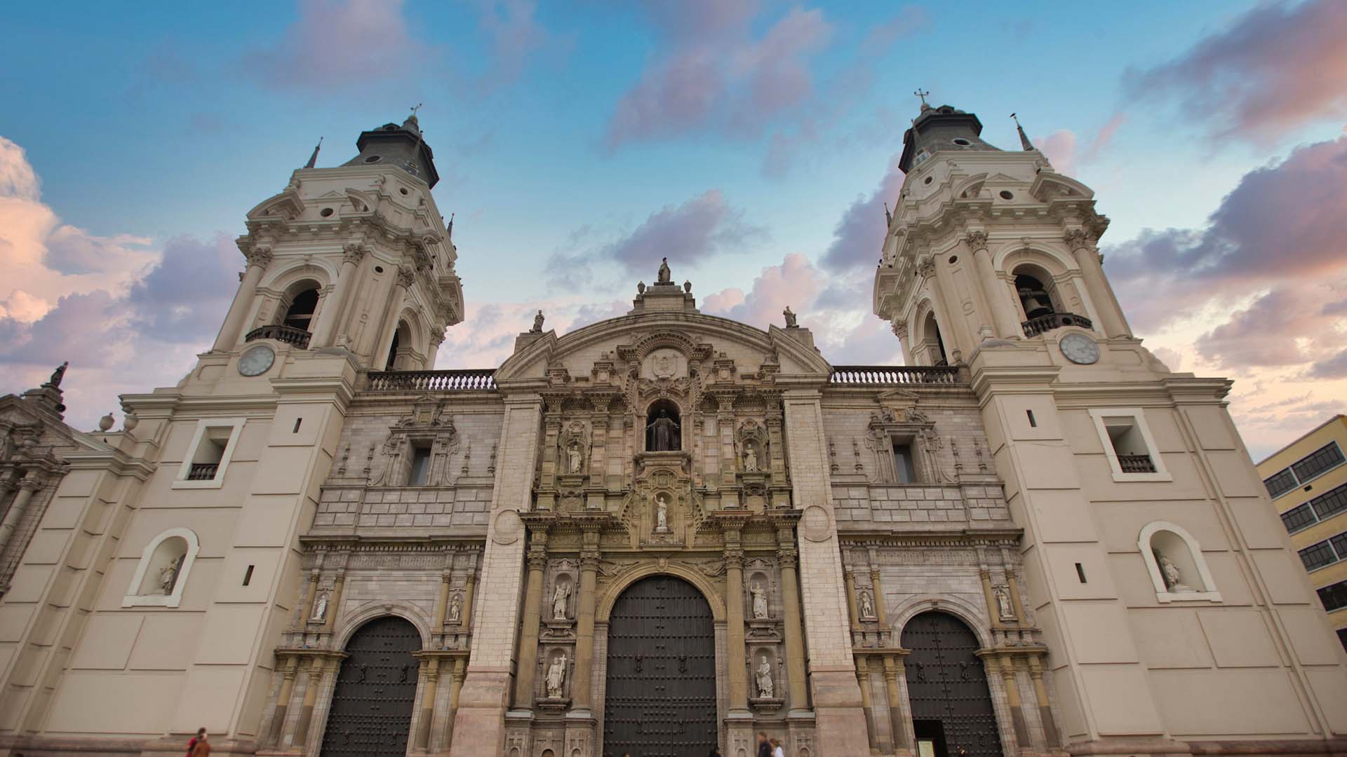 La Catedral de Lima, en la Plaza Mayor, es uno de los principales escenarios de la Semana Santa en la capital.